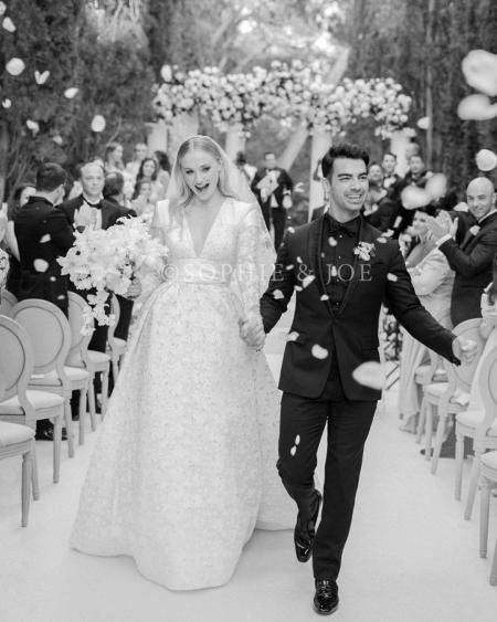 Joe e Sophie em seu casamento