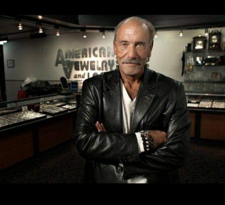 L'uomo d'affari nato nel Michigan, Les Gold