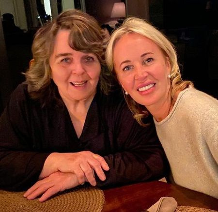   Sage Robbins con su madre.