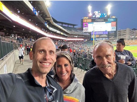   Seth mit seiner Schwester Ashley und seinem Vater Les