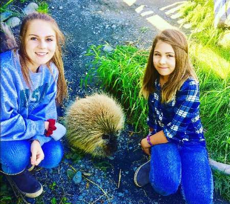 Willow Oakley y su hermana