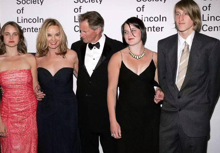   Hannah Jane Shepard con sus padres, su hermano menor y su media hermana.