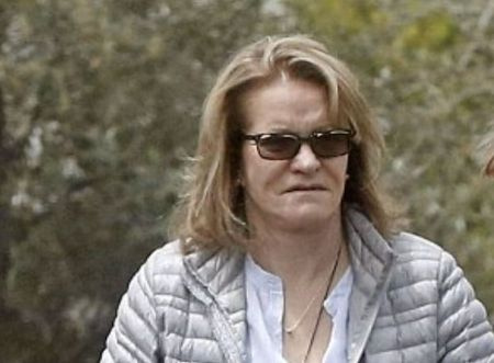   Cydney Bernard lavorava come direttore di produzione.