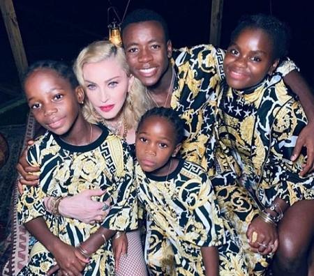 Stelle Ciccone con su familia.