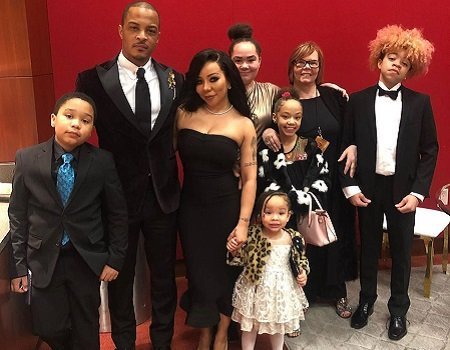   Leia Amore Harris' father and mother with their children. 