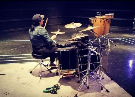 La esposa de Bill Arriaga, Suzette Quintanilla, es músico