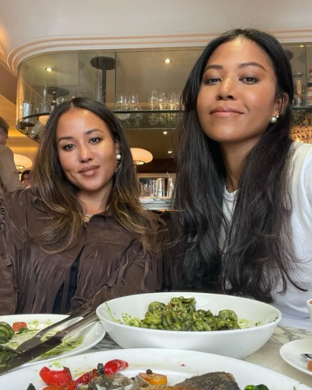 Amérique's parents have two daughters