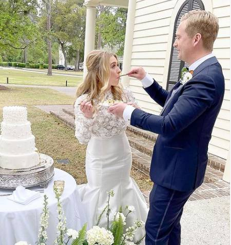   Il matrimonio di Peter Doocy con Hillary.