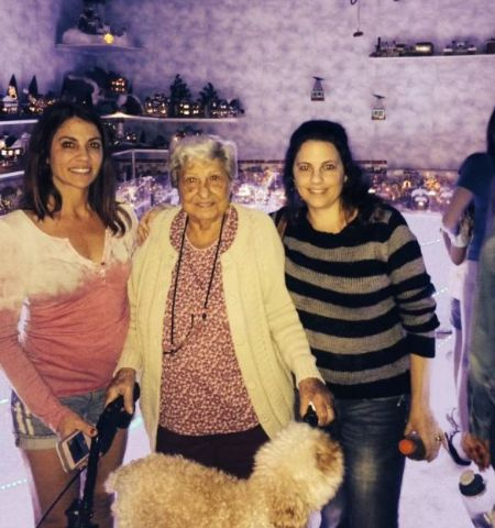 Laura com sua mãe Elaine e irmã Renee