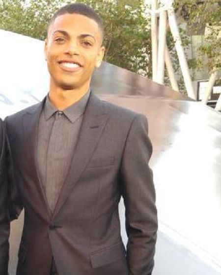Dominick Wright nació dos años antes que su padre's death.