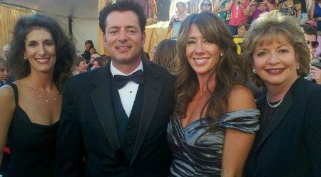   Jennifer Michaels Cohn con suo fratello e sua madre.