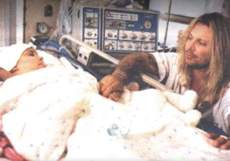 Skylar Lynnae Neil no hospital com seu pai e vocalista do Motley Crue, Vince Neil