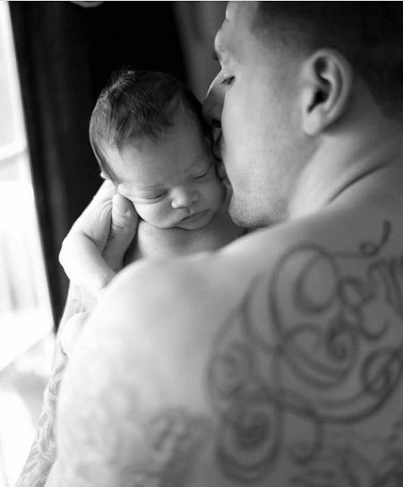 Avielle's daddy died in jail.