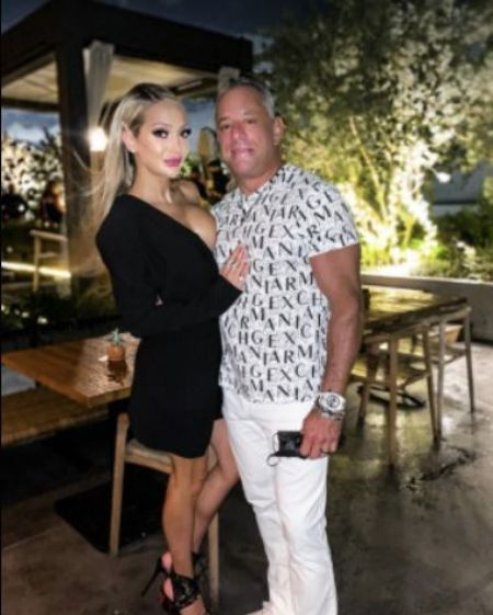   L'uomo d'affari della cantina nato in Georgia, Chris Carlos con sua moglie e modella, Juliana Carlos.