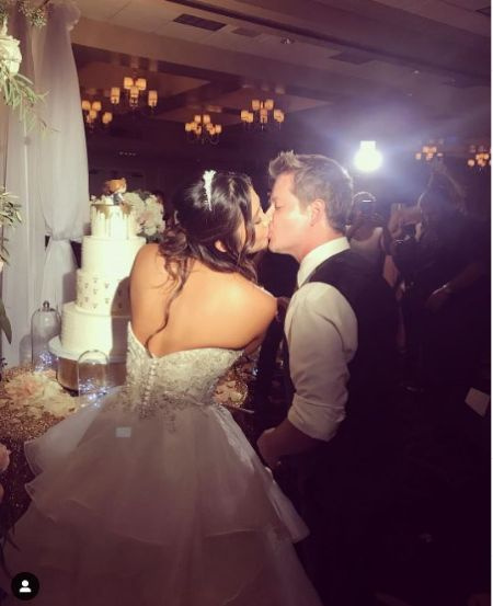 Foto de Katie Drysen y Jason Earles del día de su boda