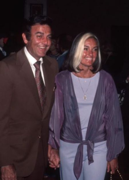 Mary Lou Connors con su esposo durante su romance temprano