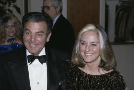 Mary Lou Connors con su esposo
