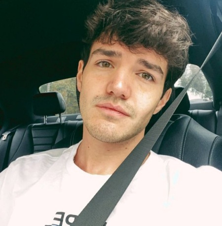   L'ex creatore di Vines Aaron Carpenter