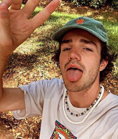   Il cantante e star di Instagram Aaron Carpenter