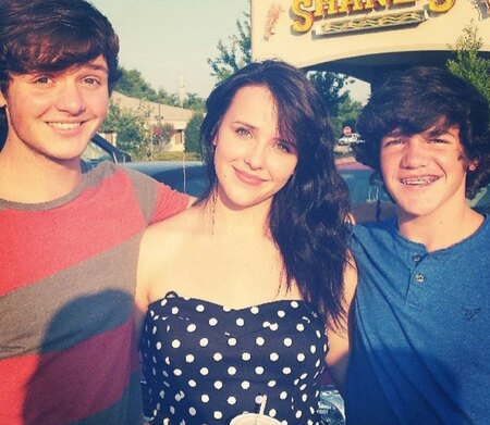   Aaron Carpenter con il fratellastro e la sorella Dustyn e Candice