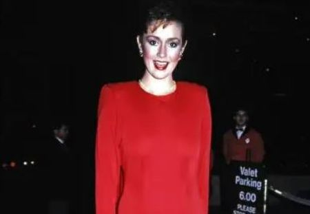   Nato nel Maine ex giornalista e conduttore Tawny Little nell'ottobre 1987 a Los Angeles.