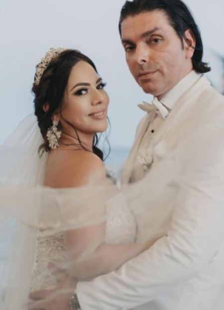 Depois de se separar de sua ex-esposa, Silva, Bollok se casou com Kristell Mapelli em 20 de abril de 2019, e os dois também tiveram um menino em 2020. O casamento aconteceu em uma mansão à beira-mar em Quintana Roo, no México.