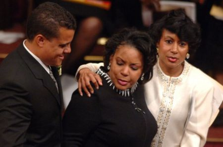   Il defunto avvocato e sua moglie Sylvia Dale non avevano figli propri