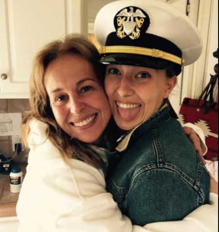 Days Of Our Lives-Schauspielerin Genie Francis mit ihrer Tochter und Theaterautorin, Schauspielerin Elizabeth Francis Frakes.