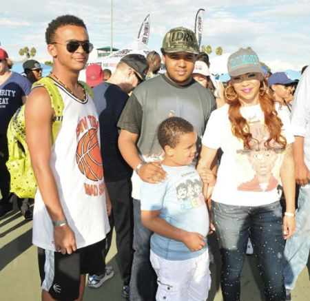 Ryder com sua mãe e irmãos