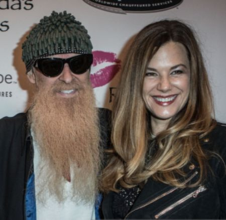 Gilligan está felizmente casada con Billy Gibbons desde 2005