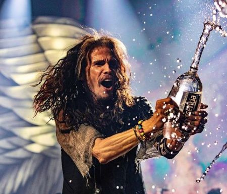 Sentar-se's Grandfather Steven Tyler