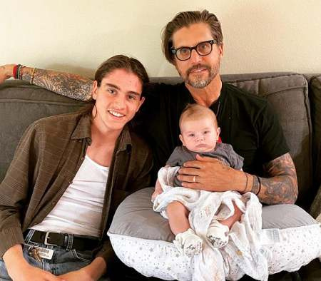Damião com seus filhos.