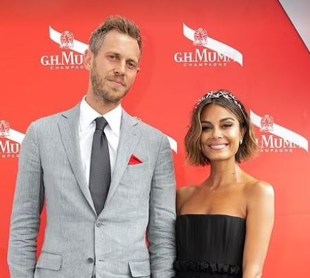 Nathalie Kelley dice que decidió casarse con Jordy Burrows mientras estaban de vacaciones en México.