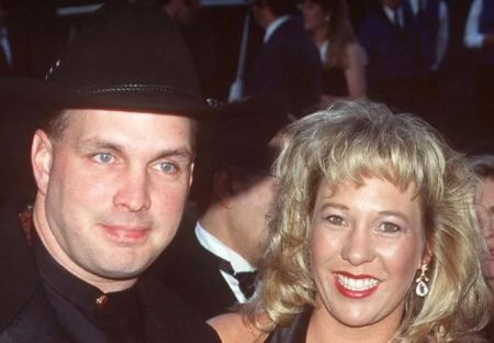 Allie Colleen Brooks' father and country music singer, Garth Brooks and her mother, Sandy Mahl.