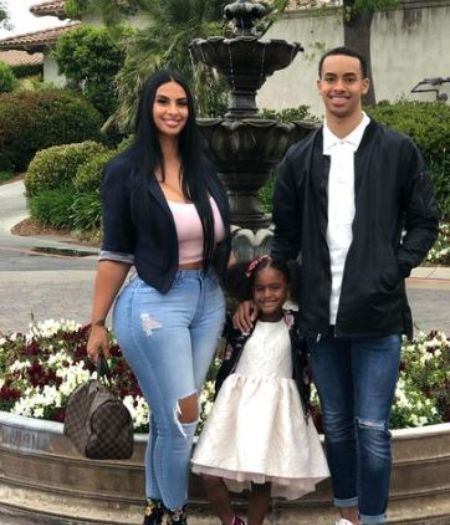   La fundadora y empresaria de Just Living Johanna Leia con su hijo Amari Bailey y Savanna Bailey