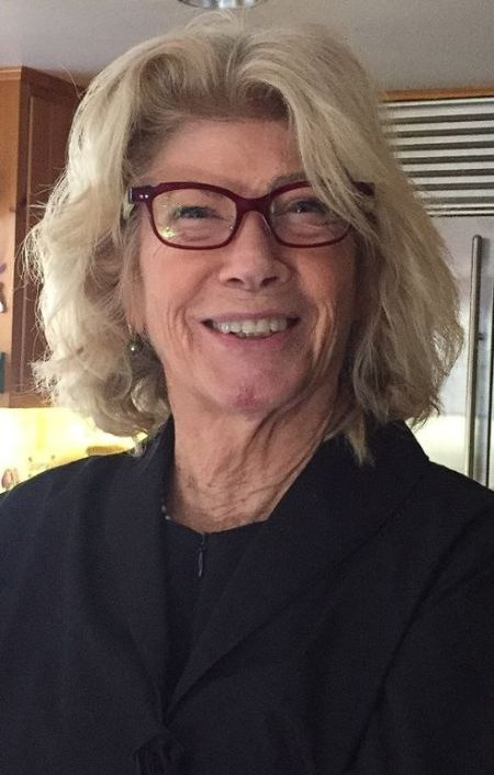 Karen Boyer es diseñadora de vestuario y ex consultora de oratoria.