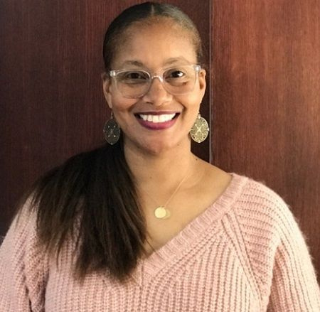 Diplômé de l'Université d'État de Long Beach, Aviss est analyste de traitement chez Autism Partnership.