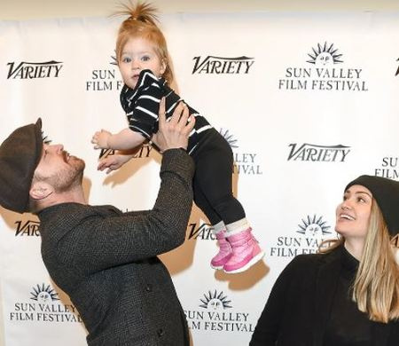   Aaron Paul dice che essere il padre di sua figlia è il dono più grande che potrebbe mai avere.