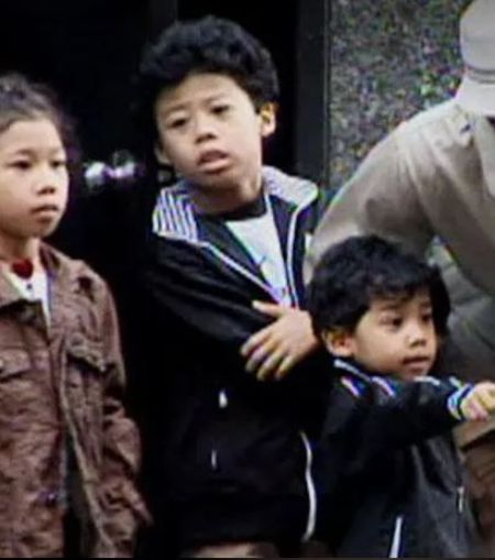 2000 hijo nacido de Wesley Snipes, Akhanetan Kihwa T Snipes en el medio con sus hermanos