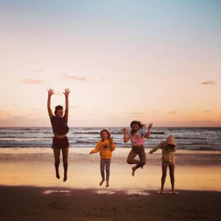 Samantha Hemsworth tiene cuatro hijos con su esposo Luke Hemsworth