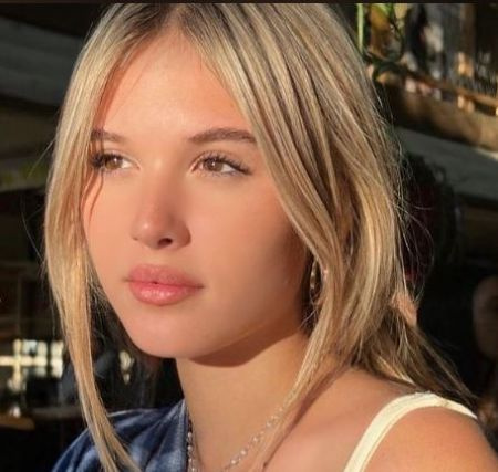Dominique Elwes, Malibu nascida filha de 15 anos do ator Cary Elwes e sua esposa, Lisa Marie Kubikoff.