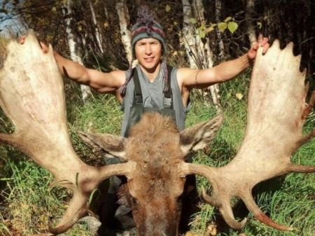   La star di Life Below Zero e il proprietario di una linea di abbigliamento Ricko DeWilde.