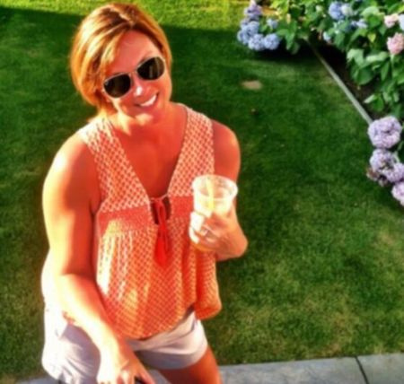   Susan Waren mostra il suo anello dopo il fidanzamento con Joe Scarborough