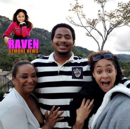 Blaize Pearman com sua mãe, Lydia Gaulten e irmã, Raven Symeon.