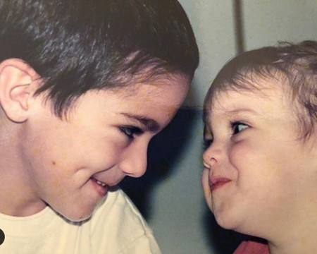 Chino Darín y su hermana Clara Darín cuando eran pequeños