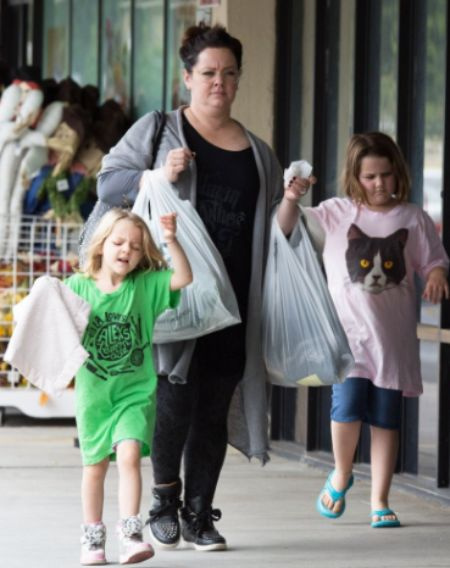 Las hermanas Falcone con su mamá