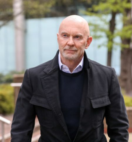   Jenkins è un banchiere di 67 anni