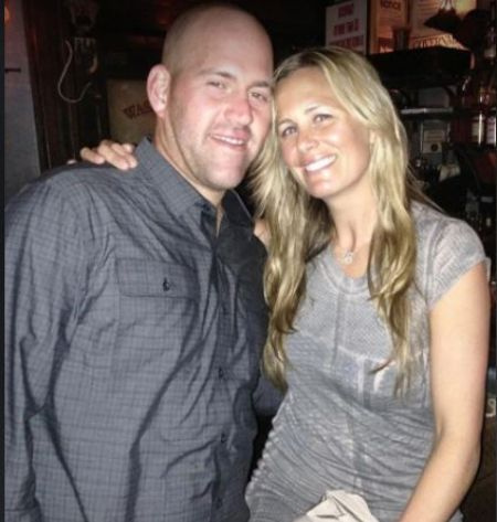 ex-jogador do Boston Red Sox Kevin Youkilis com sua esposa Julie.