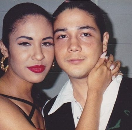 Chris Pérez se casó anteriormente con Selena Quintanilla.