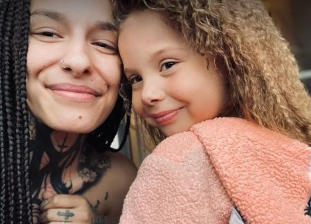   YouTuber Chloe Roma con sua figlia Osanna